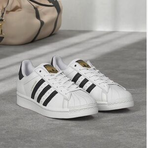 Adidas Superstar Sneakers